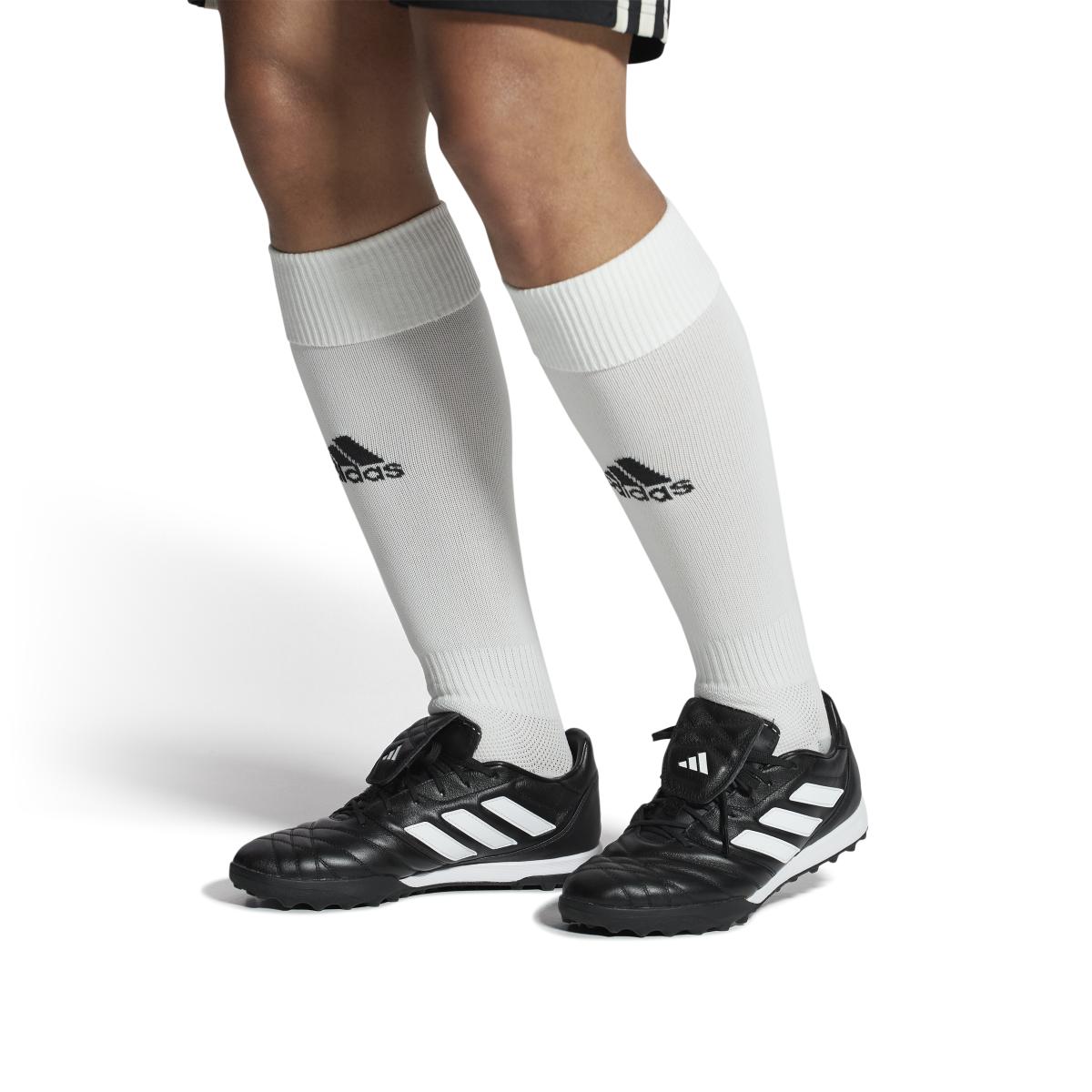 product/a/d/adidas_fz6121_10_footwear_on_model_front_view_white_000.jpg