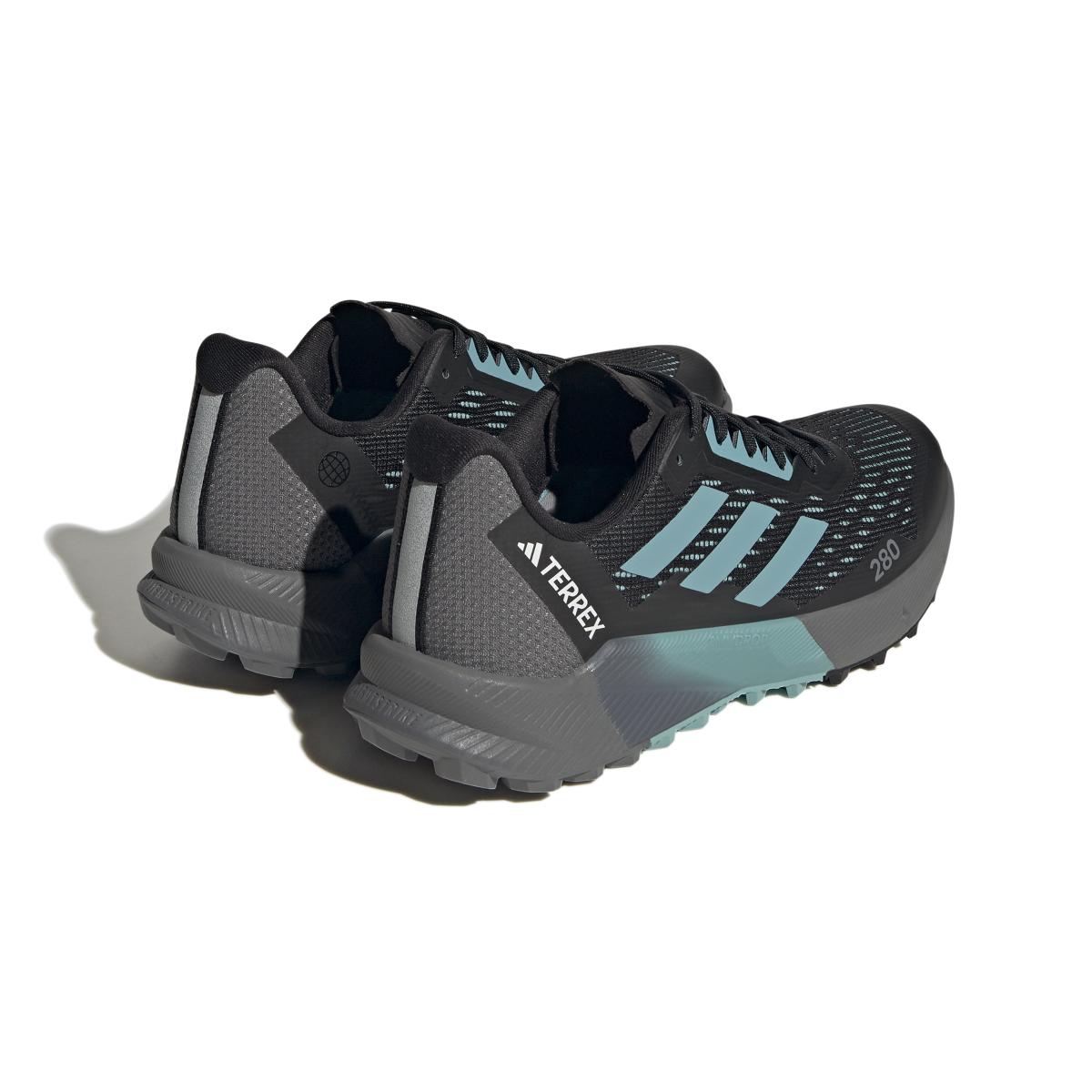 product/a/d/adidas_hr1140_7_footwear_photography_back_lateral_top_view_white_000.jpg