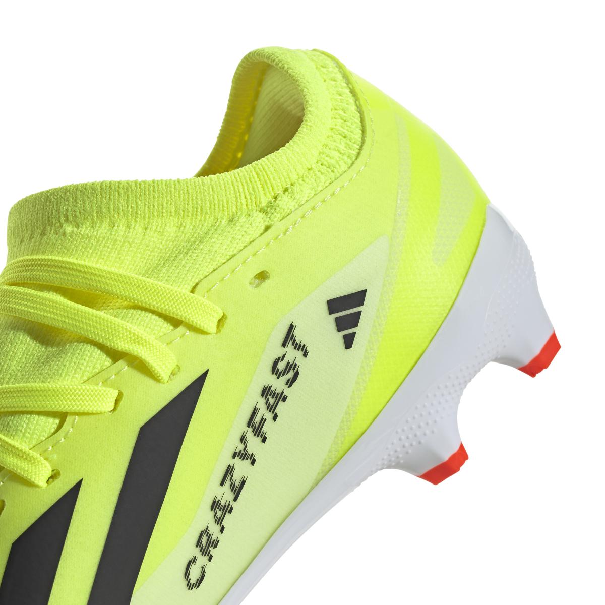 product/a/d/adidas_if0683_7_footwear_photography_detail_view_1_white-030824.jpg