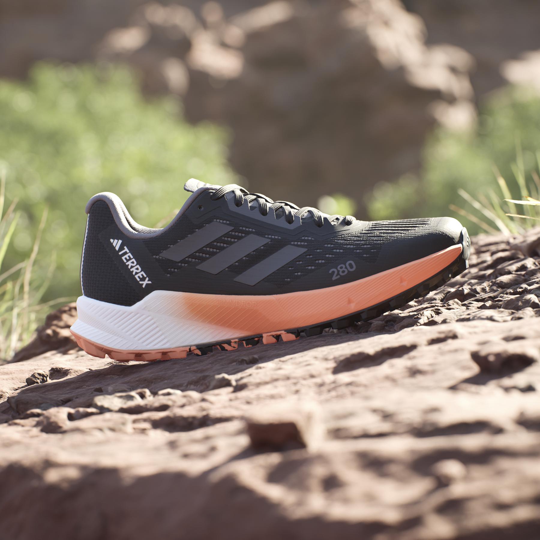 product/a/d/adidas_id2502_16_footwear_photography_heromrktng_view_3_white.jpg