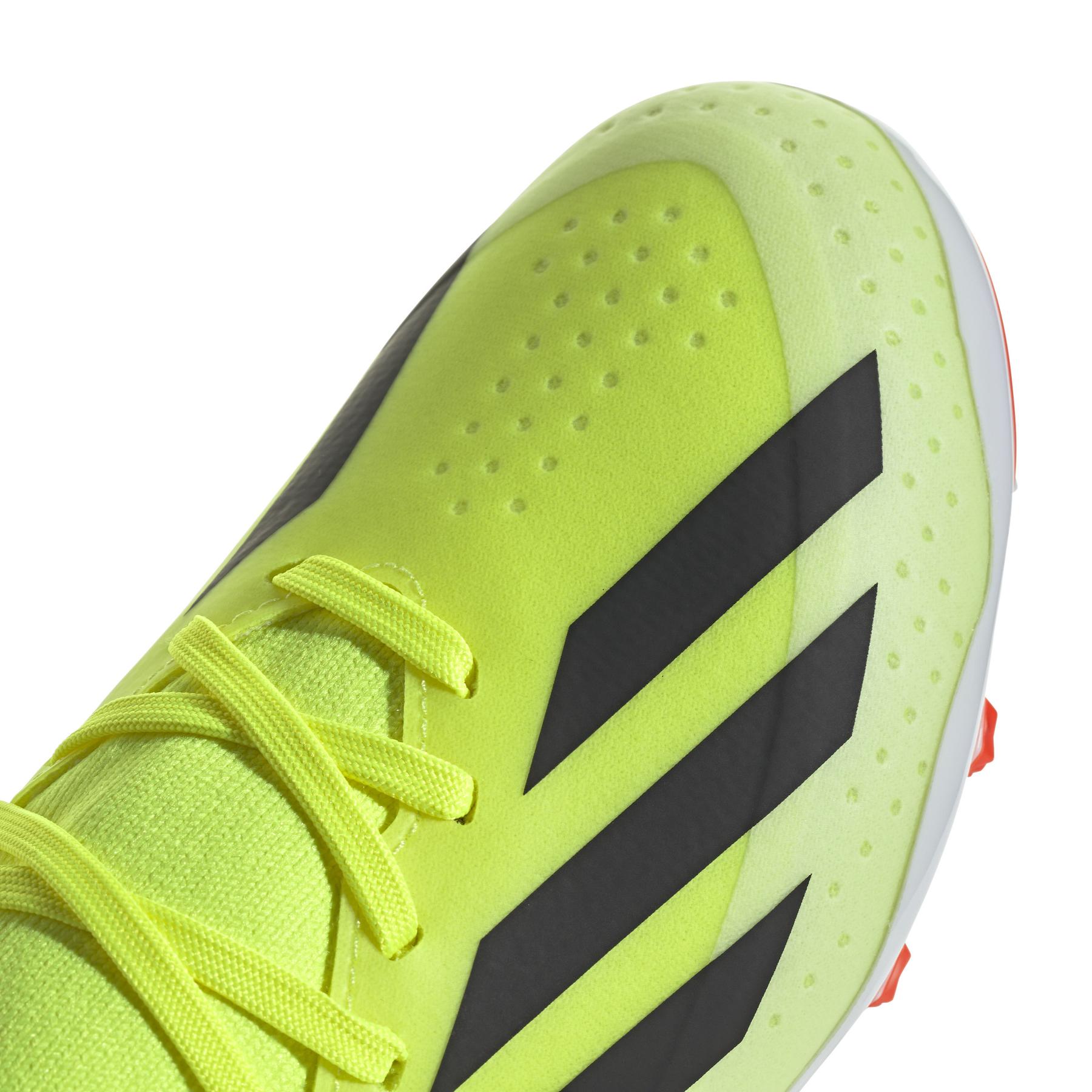 product/a/d/adidas_if0683_8_footwear_photography_detail_view_2_white-030824.jpg