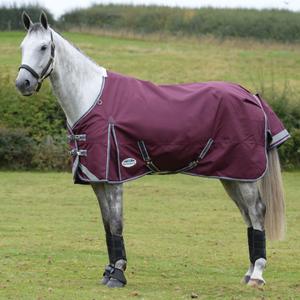 1006914001-outdoor-decke-fur-pferde-weatherbeeta-comfitec-plus-dynamic-ii-220-g-maroon-grey-white